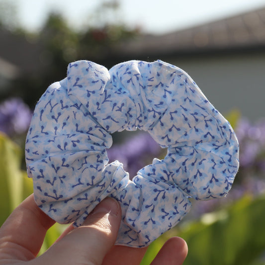 Chouchou petites fleurs bleues